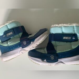 Nike Aqua Navy girls Winter Boots All Conditions Play ACG Sherpa lined 2.5 Y